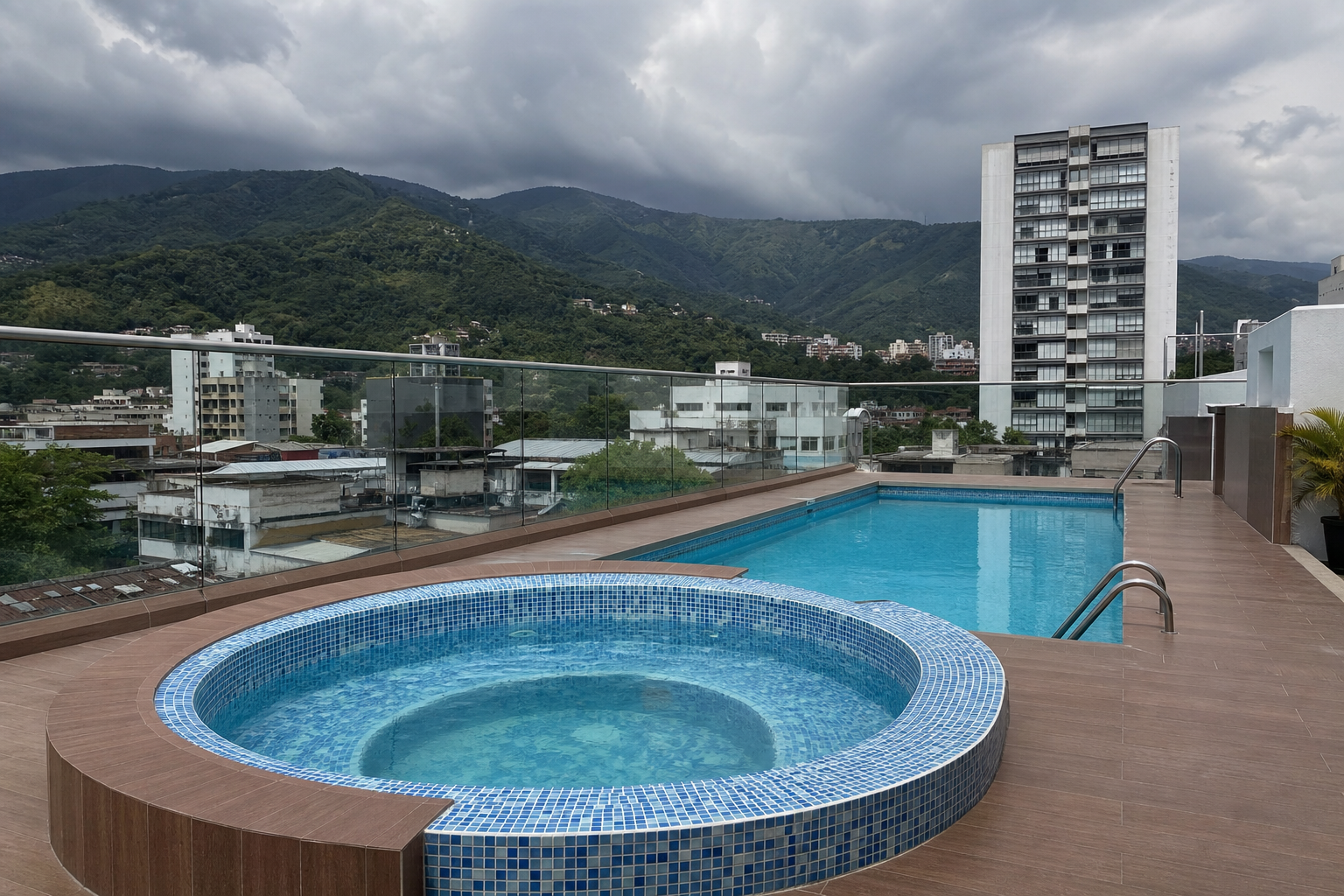 Piscina en terraza con vista a las montañas en Ibagué