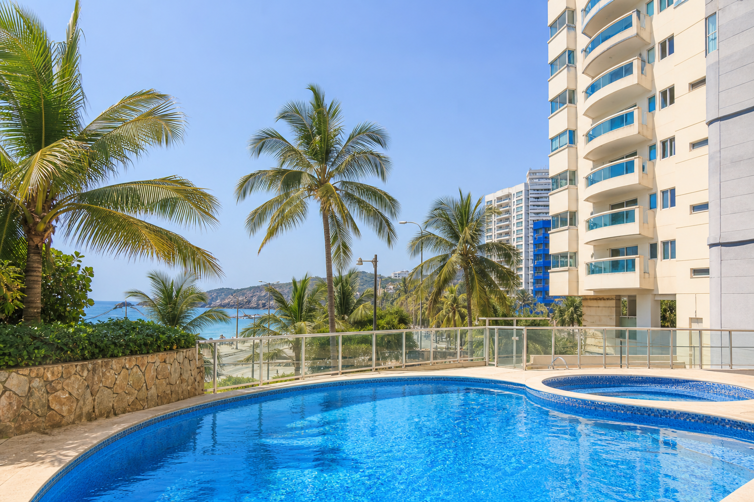 Apartamento con piscina frente al mar en Santa Marta
